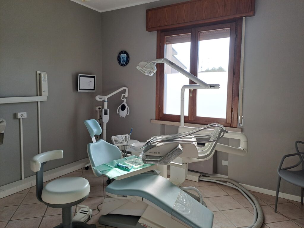 Sostituzione denti con impianti a Salizzole Sostituzione denti con impianti a Salizzole